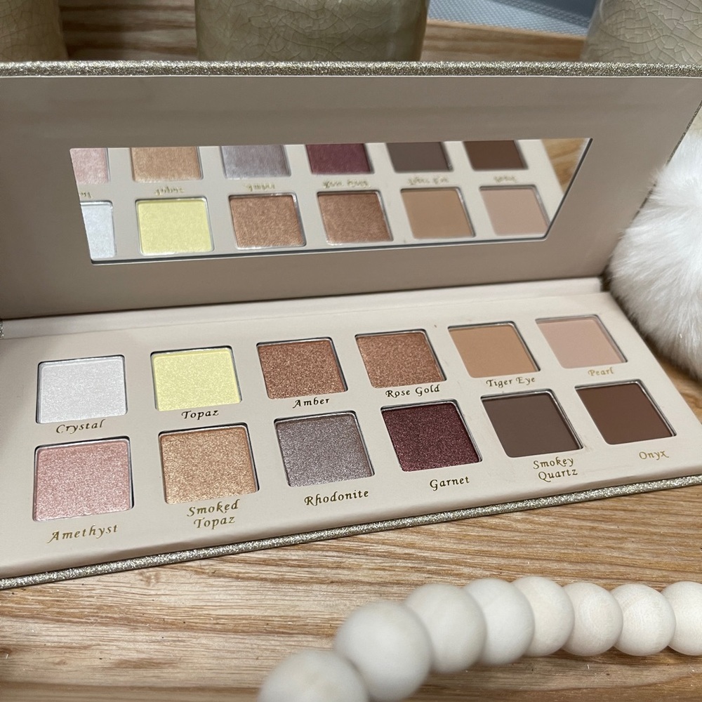 MELLOW Cosmetics Treasure Chest Eyeshadow Palette - Picture 6 of 9